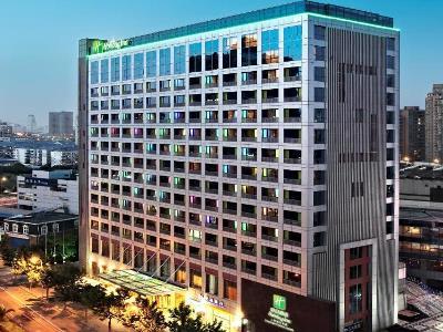 Hotel Pudong Nanpu By Ihg 4*