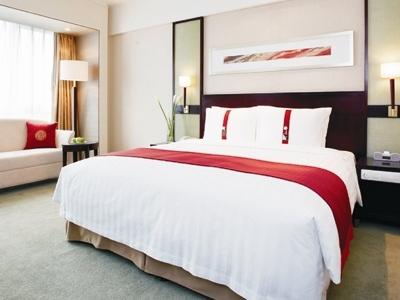 Hotel Pudong Nanpu By Ihg 4*